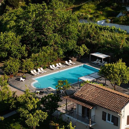 Orange Grove Suites Mpenitses Eksteriør billede