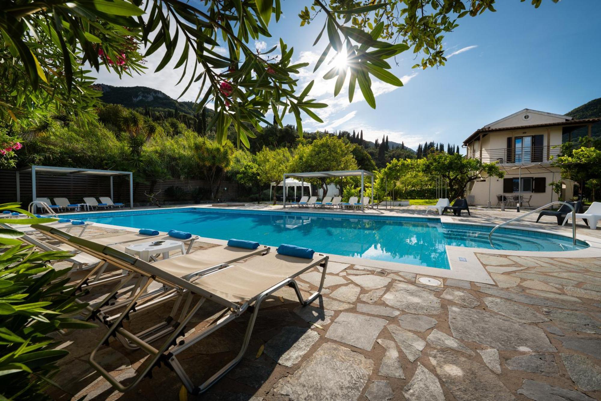 Orange Grove Suites Mpenitses Eksteriør billede