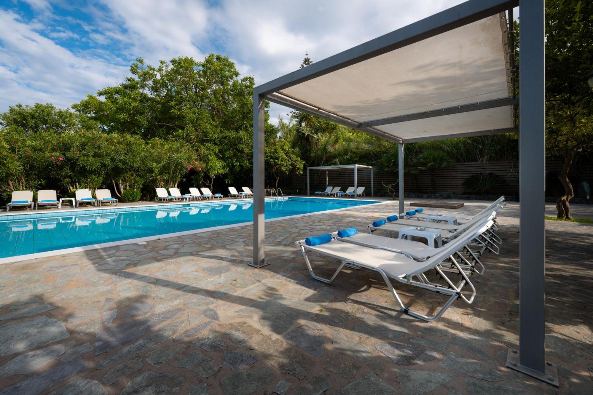Orange Grove Suites Mpenitses Eksteriør billede