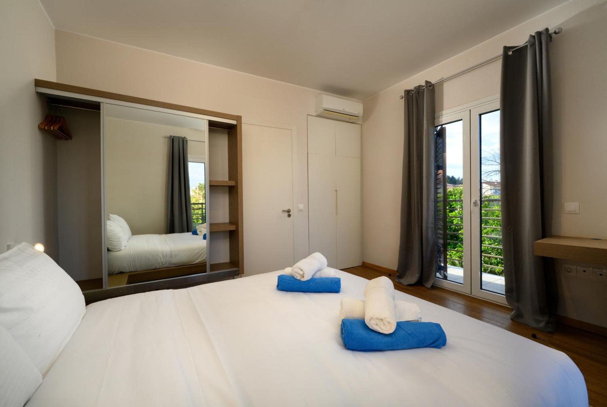 Orange Grove Suites Mpenitses Eksteriør billede